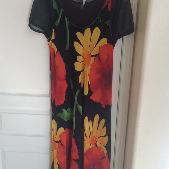 Beautiful Floral Dress In Size: 38 - Picture 4 of 15